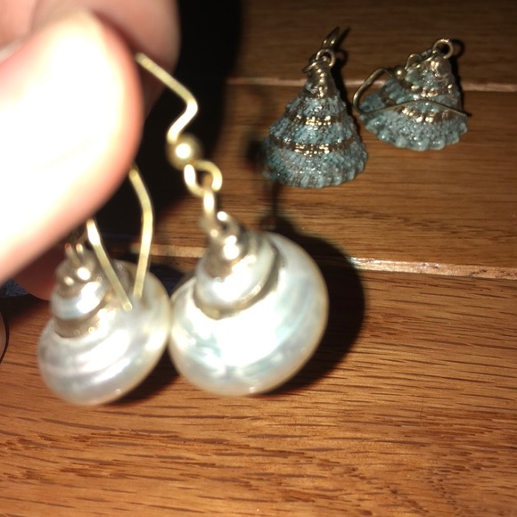 2 pack of seashell earrings - Picture 2 of 2